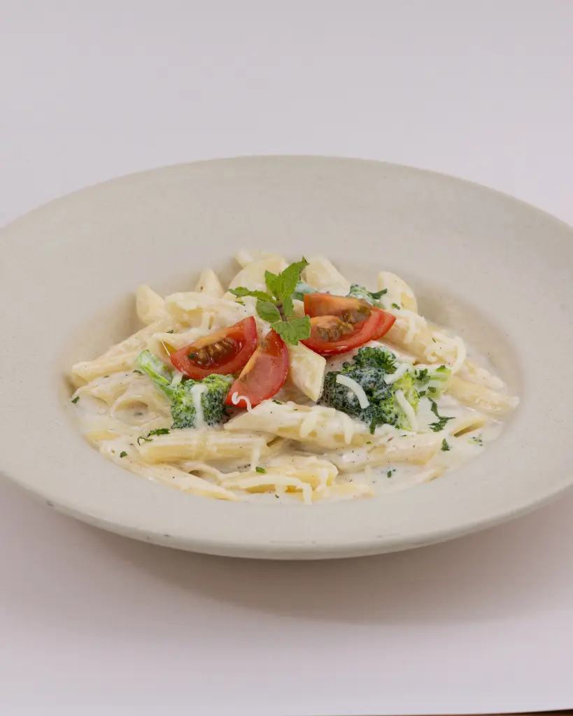penne pasta white