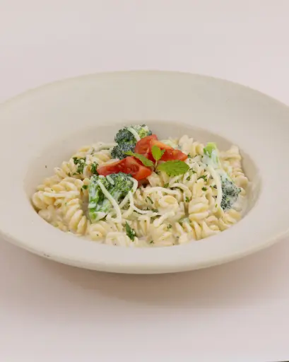 fusilli pasta white